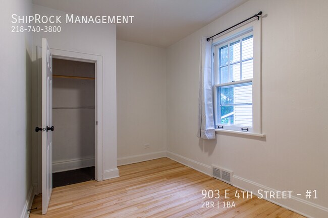 Building Photo - 903 E 4th St