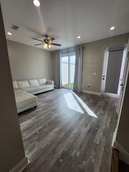 Building Photo - 4114 N Nebraska Ave