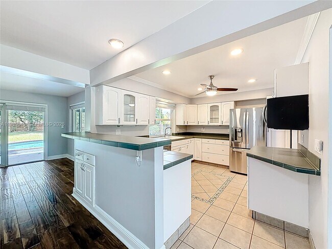 Building Photo - 4330 SW 7th St