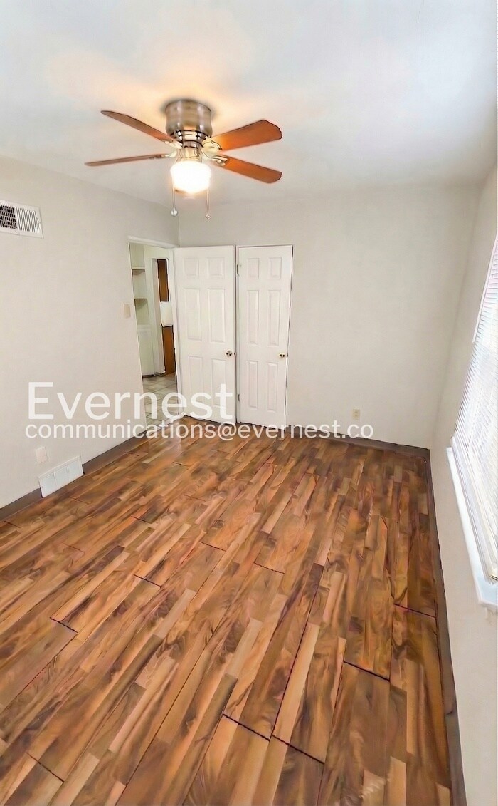 Building Photo - 9717 Dennis Dr