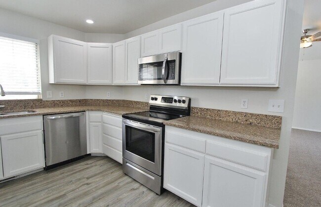 Building Photo - Immaculate Single-Level Home in Quiet Neighborhood