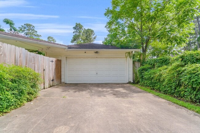 Building Photo - 12407 Rosehill Ln