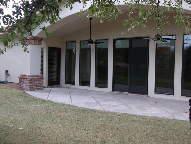 Building Photo - 6284 Wildwood Ct