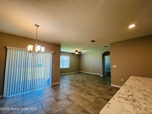 Building Photo - 420 Sorrento Dr