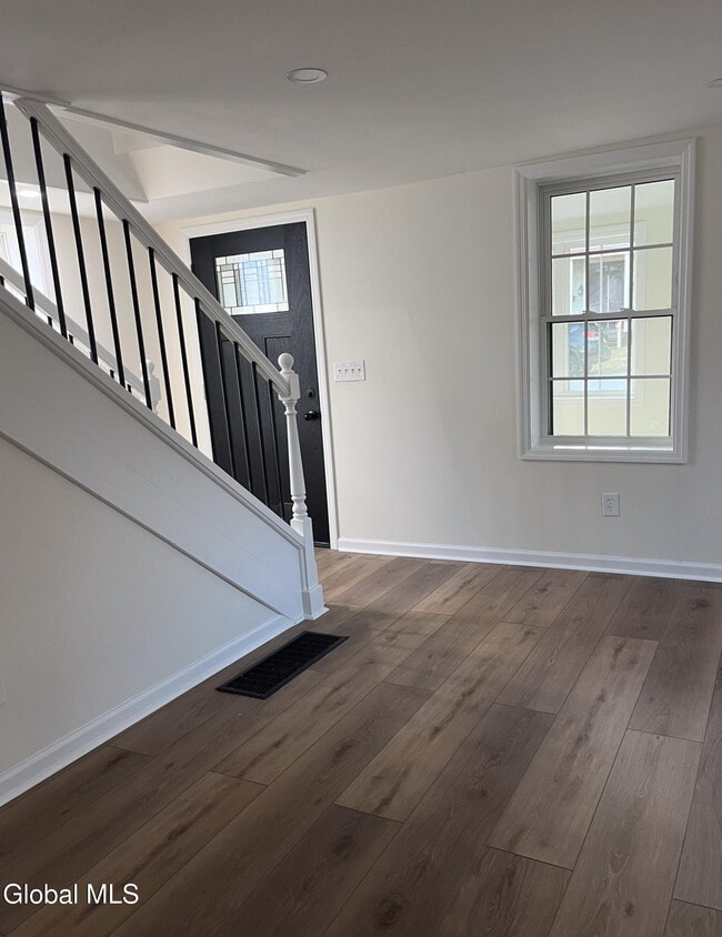 Building Photo - 34 Center St