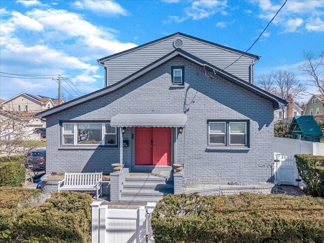 Primary Photo - 360 Franklin Ave