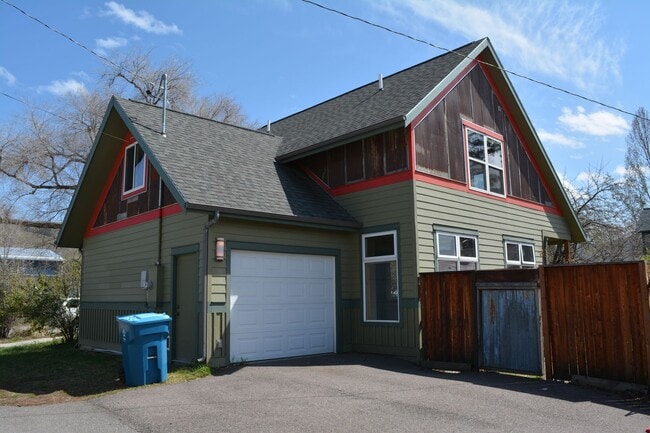 Building Photo - 3 Bed 2 Bath Beautiful Craftsman Home in Missoula $2,900/month