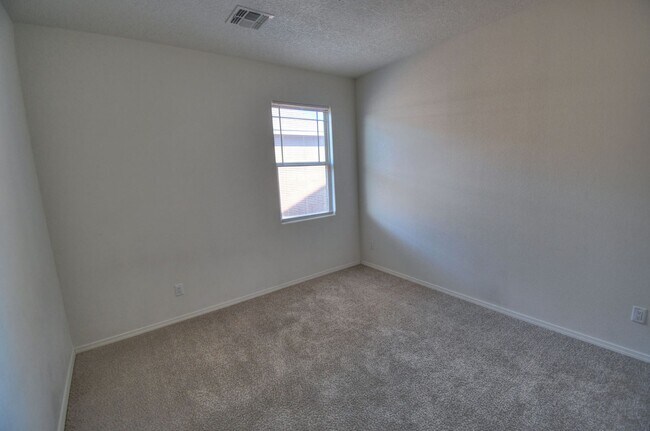 Building Photo - 6244 Harrier Hawk Dr NE