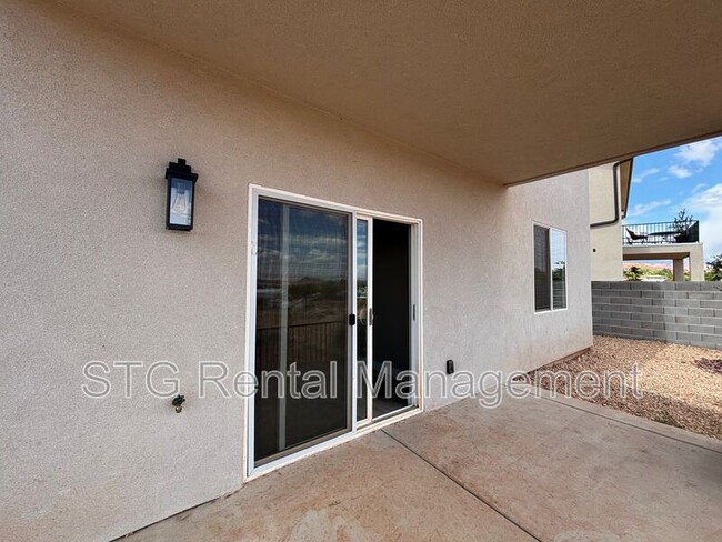 Building Photo - 840 Twin Lakes Dr