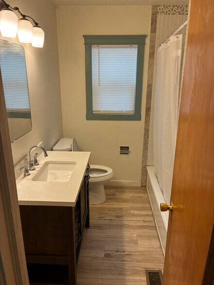 Building Photo - 343 Martin St