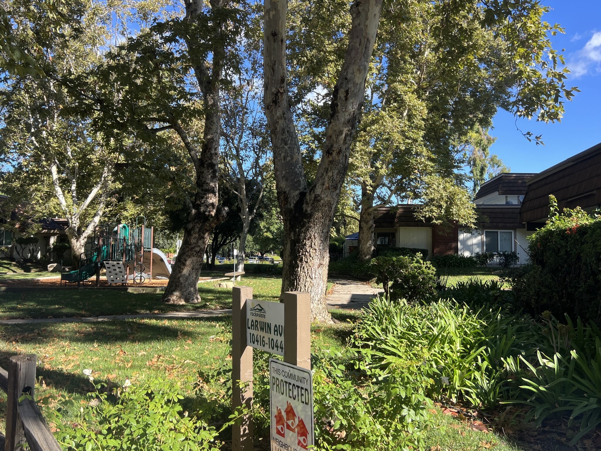 Building Photo - 10416 Larwin Ave