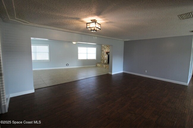 Building Photo - 290 Eyre Ave