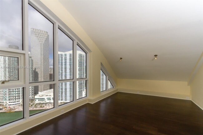 Building Photo - 888 Brickell Key Dr