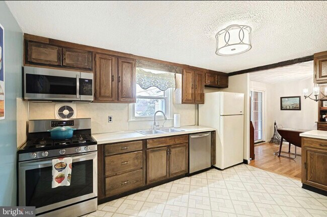 Building Photo - 271 Haybrook Dr