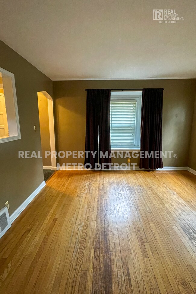 Building Photo - LEASE TODAY and SAVE!!