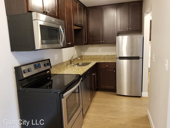 Building Photo - 2019 N Farwell Ave