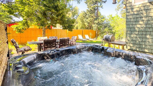 Building Photo - 835 E Boulder St