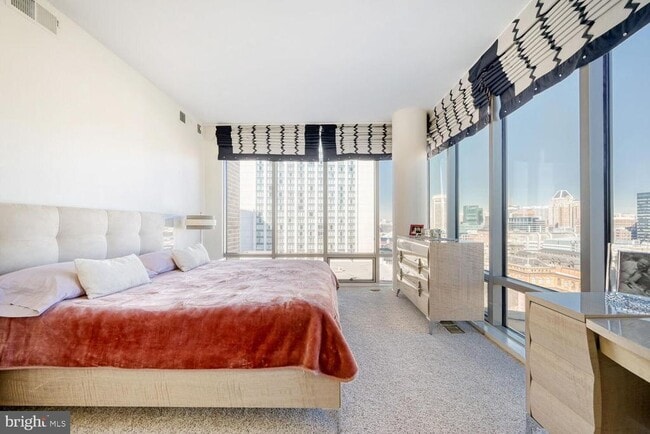 Building Photo - 675 S President St