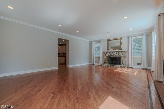 Building Photo - 567 Mountain Ave