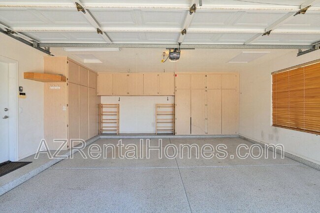 Building Photo - 4891 S Rosemary Dr