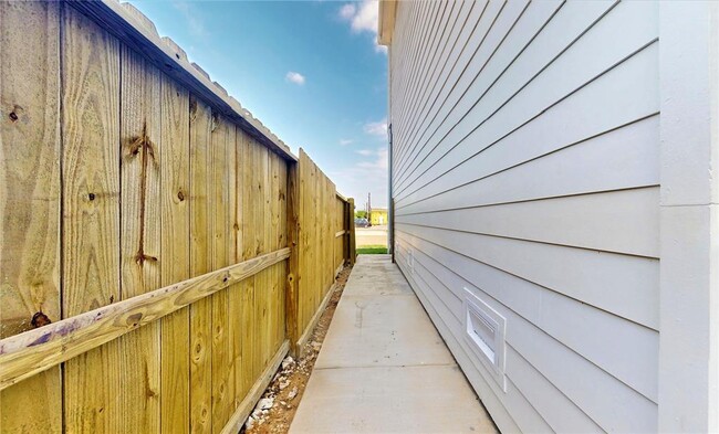 Building Photo - 12252 Kirkgard Dr