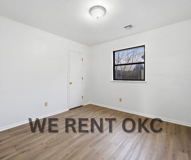 Building Photo - 12021 Moon Beam Dr