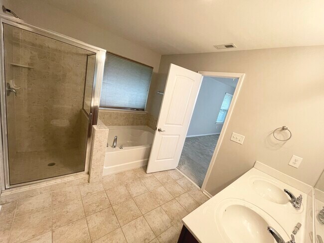 Building Photo - 4905 Sweet Shade Trail