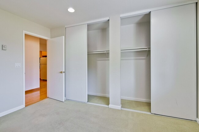 Building Photo - Very Spacious 2BR 2BA Condo in the Heart o...