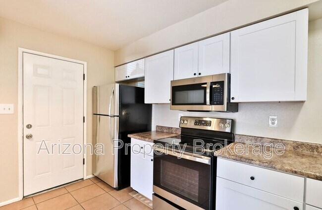 Building Photo - 1625 N Date