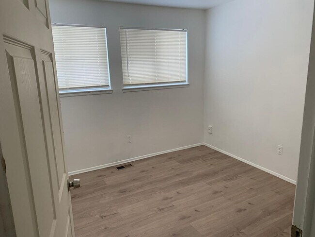 Building Photo - Cozy 3-Bed Home with Spacious Yard in Inkster!