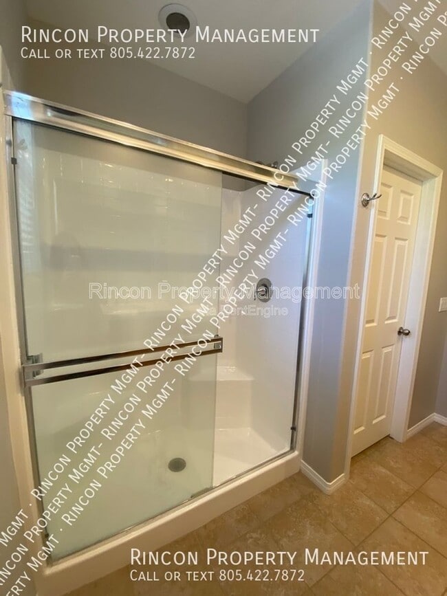 Building Photo - 3142 N Ventura Rd