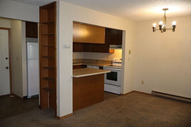 Building Photo - Spacious 2BR/2BA Condo Steps from Campus