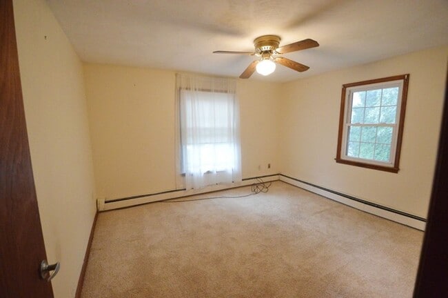 Building Photo - Holden: 2 Bed 1 Bath, Heat & Hot Water Inc...