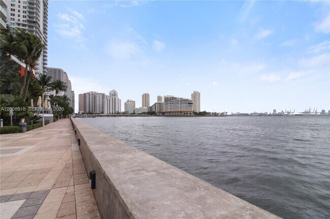 Building Photo - 1155 Brickell Bay Dr