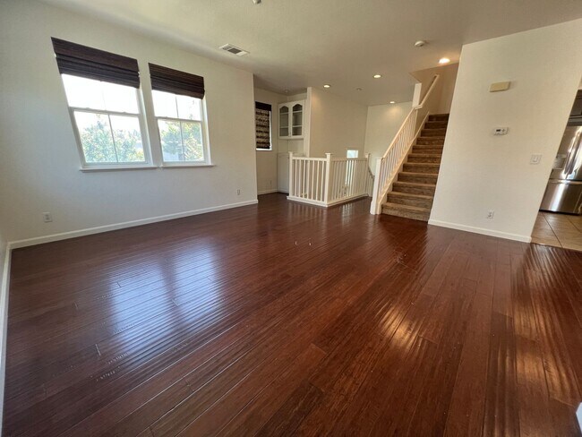 Building Photo - $4195-Beautiful Tri-level 3 Bed/2.5 Ba Townhome in Hampton Park/North San Jose