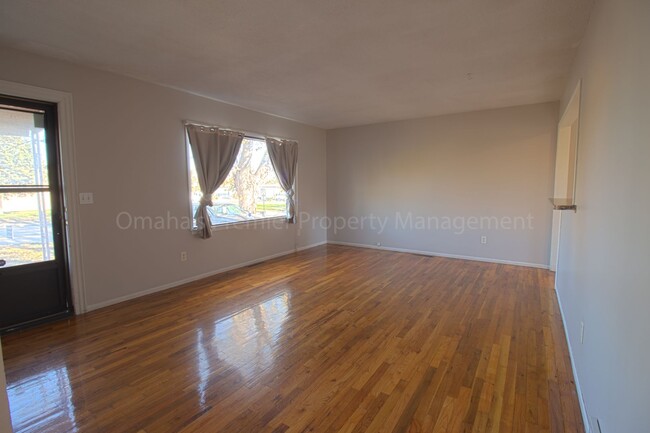 Building Photo - 2 Bed Omaha Home Half Off Deposit!