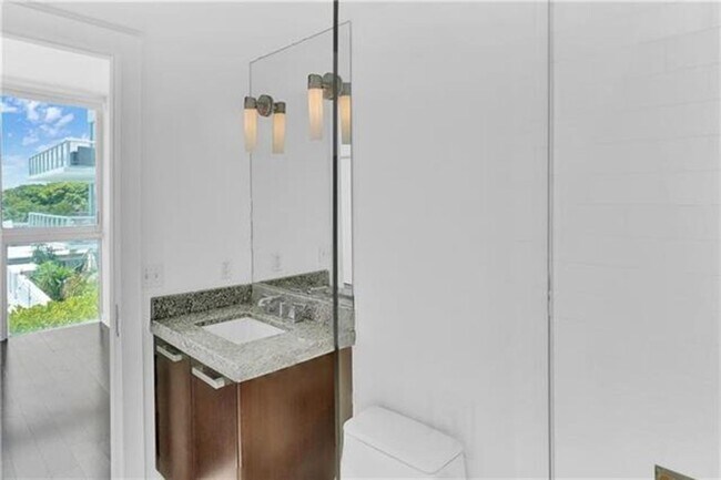 Building Photo - 720 NE 62nd St