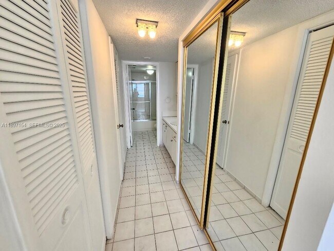 Building Photo - 18031 Biscayne Blvd