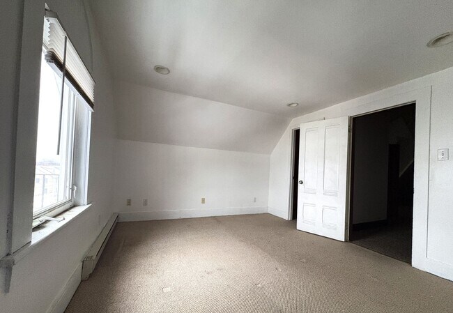 Building Photo - 72-74 Hanks St, Lowell