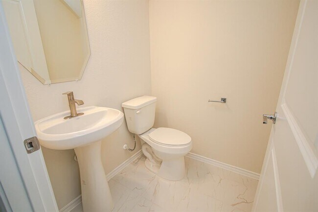 Building Photo - 3413 Knighton Hill Dr