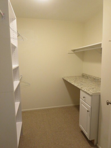 Building Photo - 720 Maple Ave