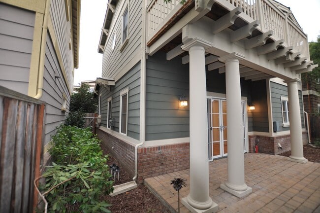 Building Photo - Luxury Craftsman Style Home in quiet San M...
