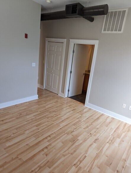 Bedroom, Facing Southwest - 535 S Upper St
