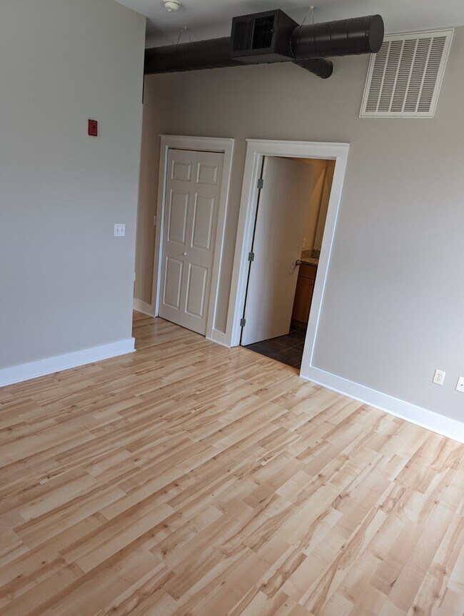Bedroom, Facing Southwest - 535 S Upper St