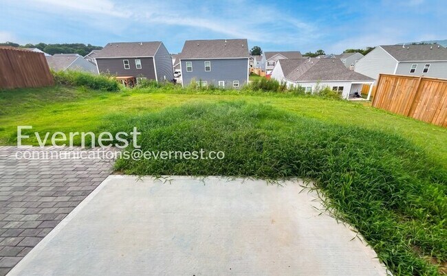 Building Photo - 3-Bed/2.5-Bath Spacious Home/Available Now!