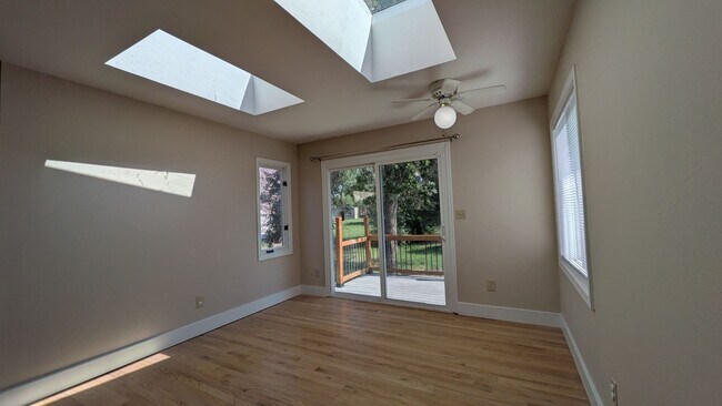 Building Photo - 4050 Hollow Rd