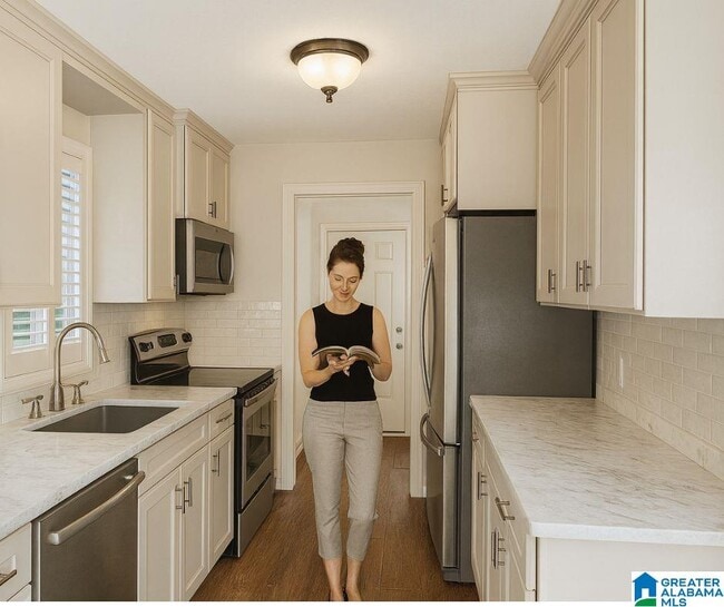 Building Photo - 2005 Barry St