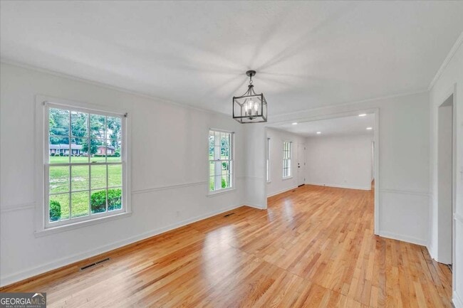 Building Photo - 215 Brookwood Dr