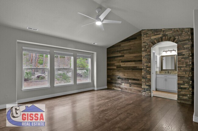 Building Photo - Beautiful home with 7 bedrooms, 5 1/2 bath...