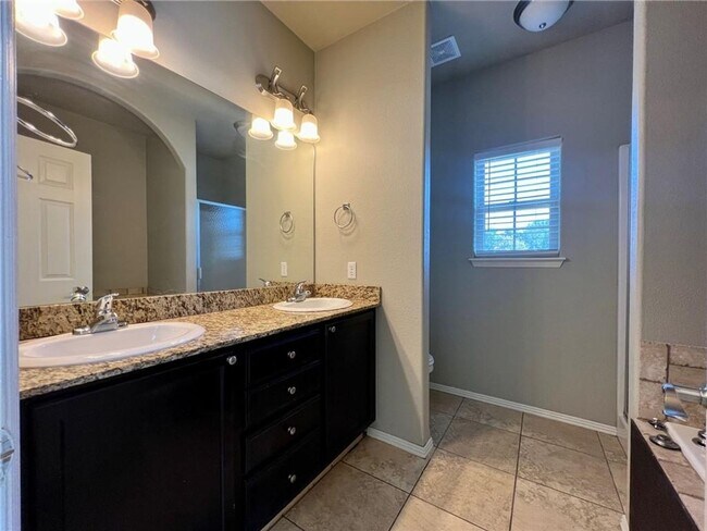 Building Photo - Nice Home in South East Fayetteville